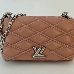 Chic Quilted Pink Crossbody Bag